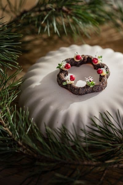 Petit choux med ostkräm, kantareller och silverlök